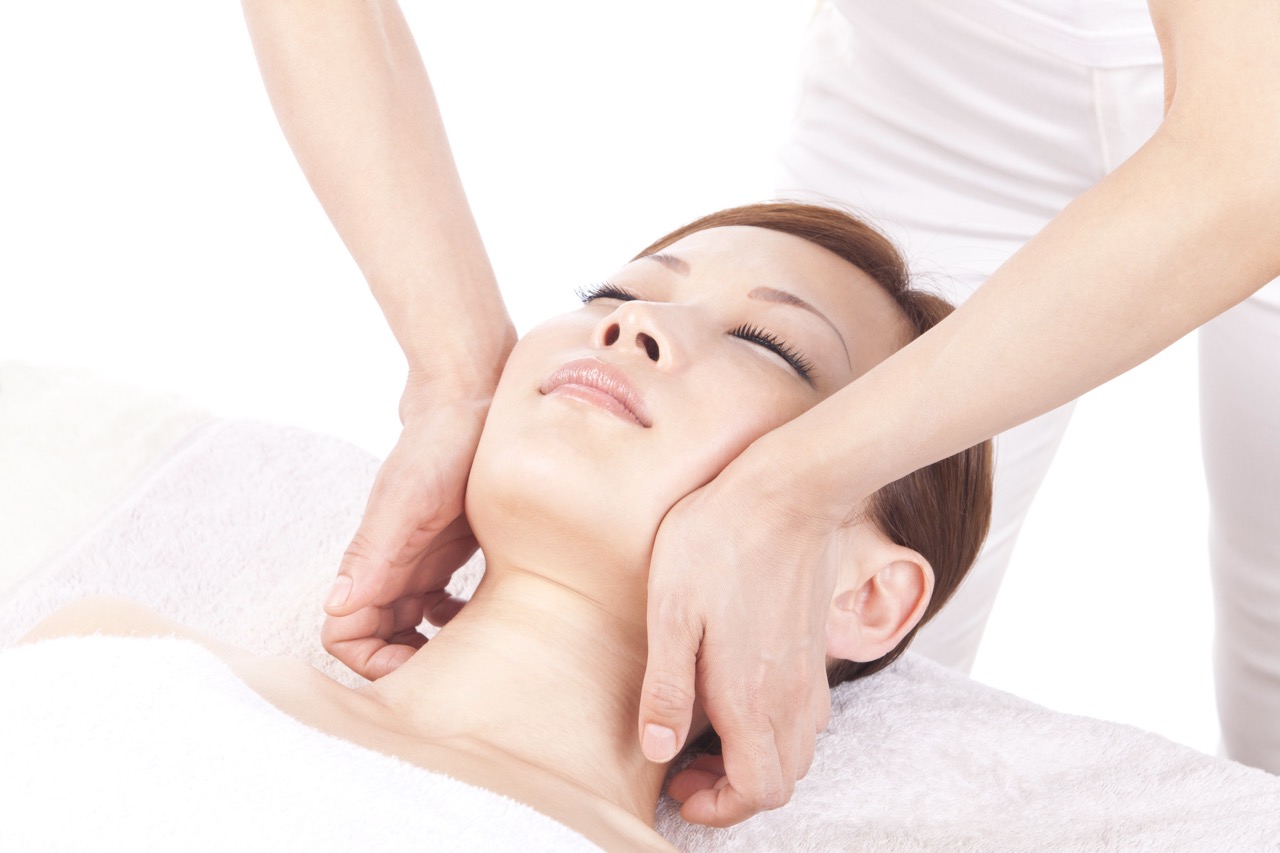 顔のマッサージやコルギをしない