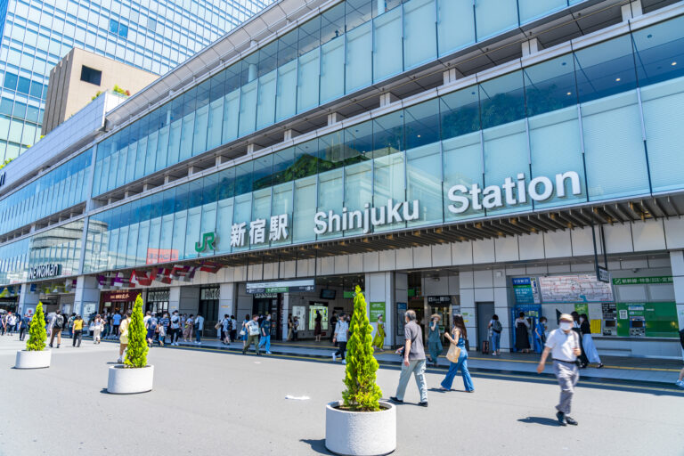新宿院の最寄りのひとつ、JR新宿駅南口