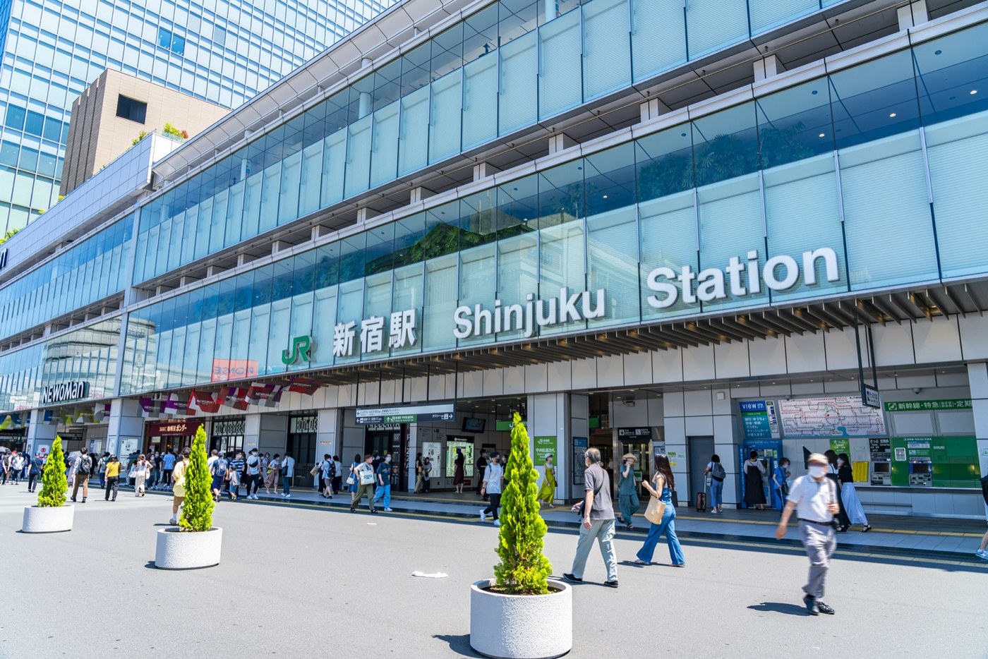 JR新宿駅の駅前の様子